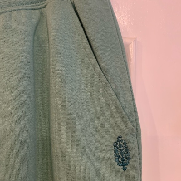 Free people movement wide leg cropped pant set. Size small. - Picture 5 of 12